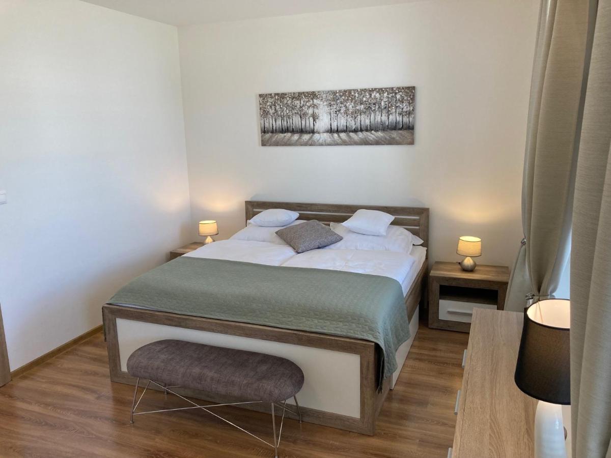Apartmany Rubin Nesvady Esterno foto