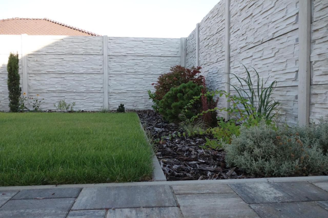 Apartmany Rubin Nesvady Esterno foto