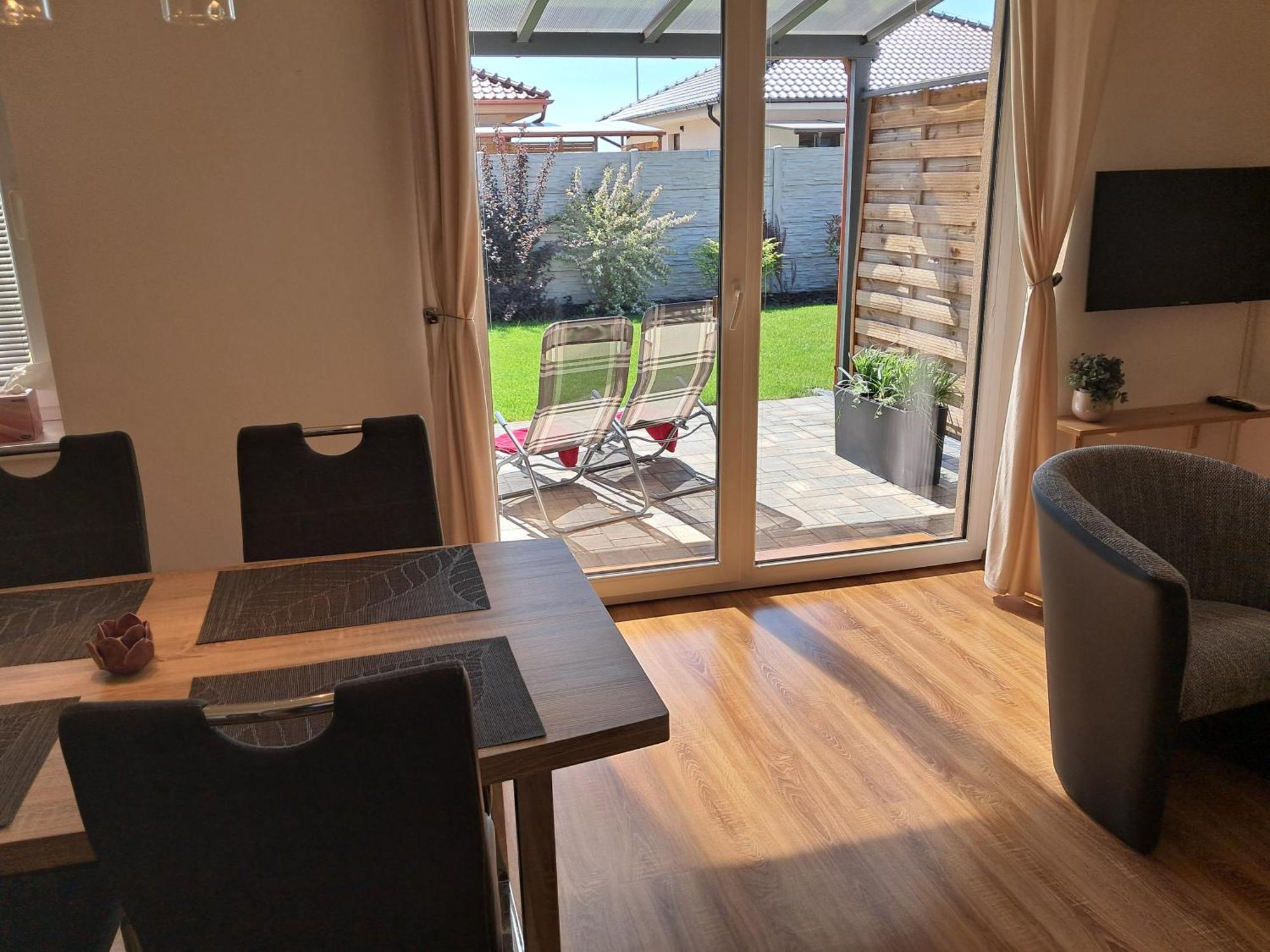 Apartmany Rubin Nesvady Esterno foto