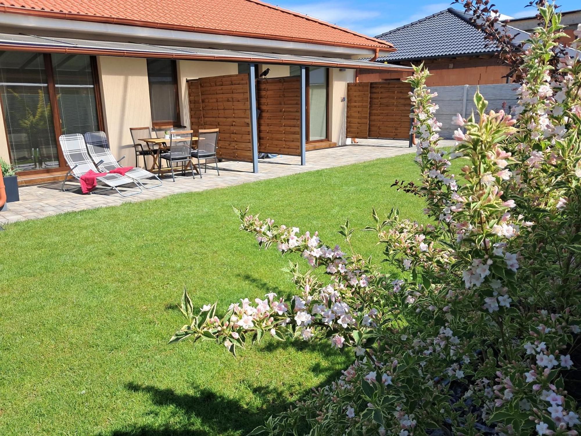 Apartmany Rubin Nesvady Esterno foto